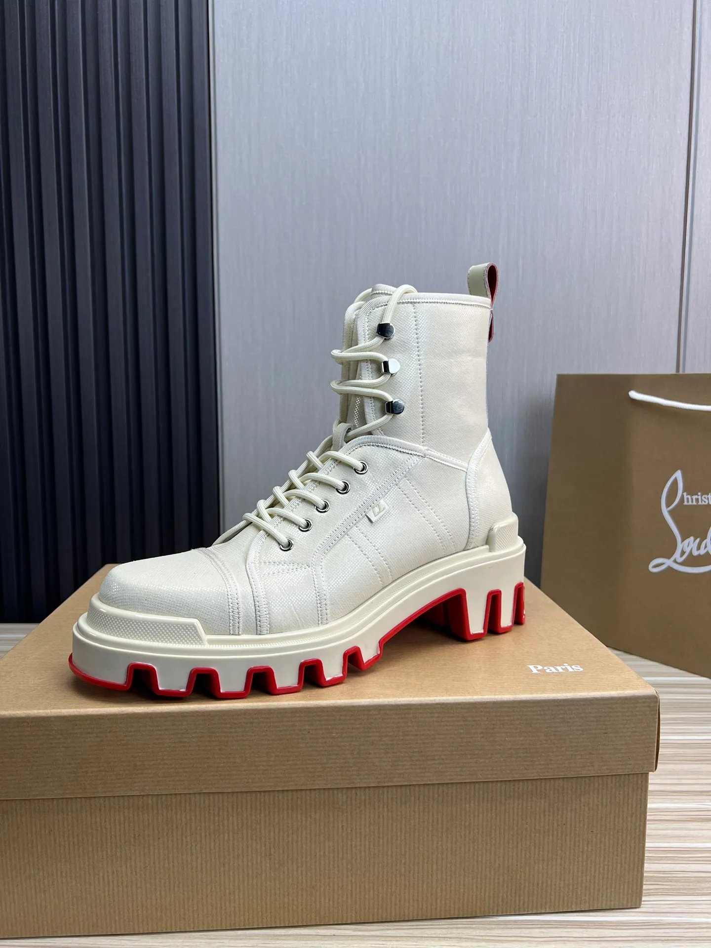 Men's shoes 💰820💰 CL popular red-soled boots 🆑1:1 original mold opening. Official website updated simultaneously ~ Christian* Louboutin, imported cowhide leather upper + water-dyed cowhide lining, original thick red sole, wear-resistant and non-slip ⬆️ Full set of counter packaging 🎁38-45 (38.45 custom-made, non-refundable)